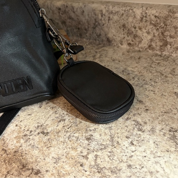 Steven Madden Black Crossbody Bag - Picture 5 of 8